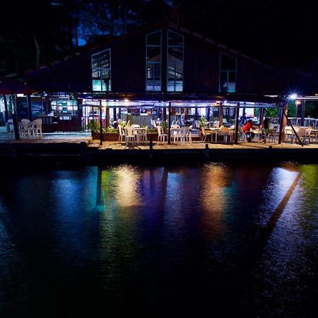 Hotel Y Restaurante Backpackers Rio Dulce Town Exteriér fotografie
