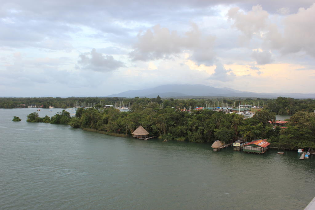 Hotel Y Restaurante Backpackers Rio Dulce Town Exteriér fotografie