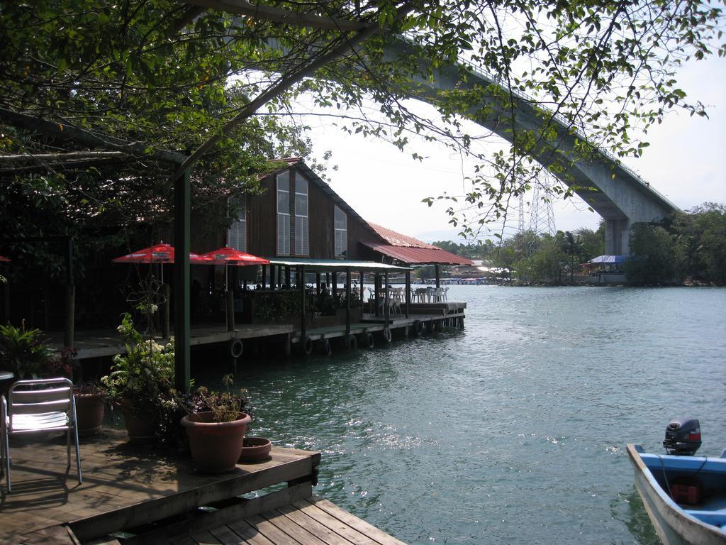 Hotel Y Restaurante Backpackers Rio Dulce Town Exteriér fotografie