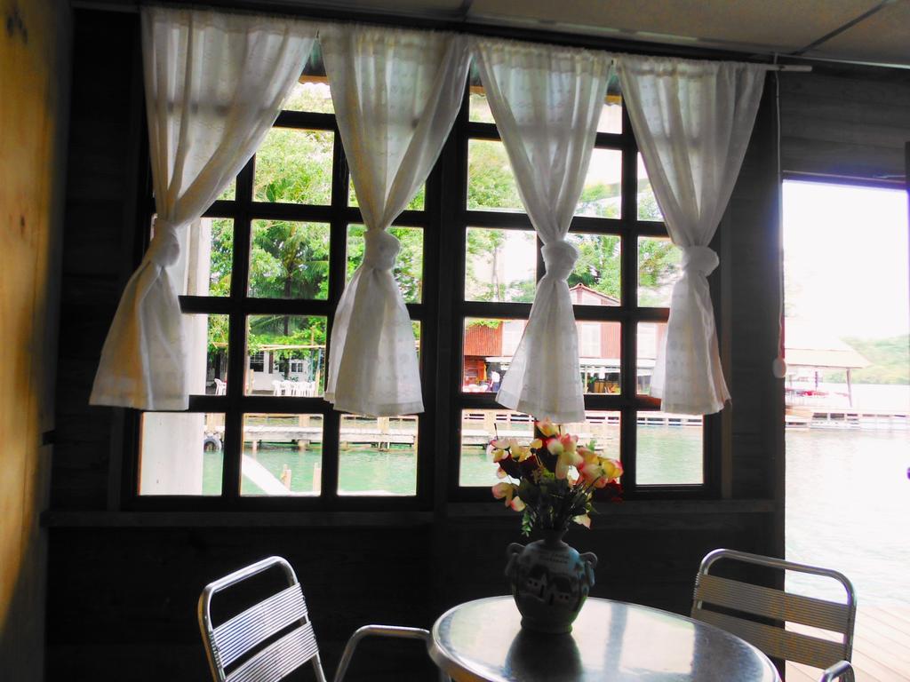 Hotel Y Restaurante Backpackers Rio Dulce Town Pokoj fotografie