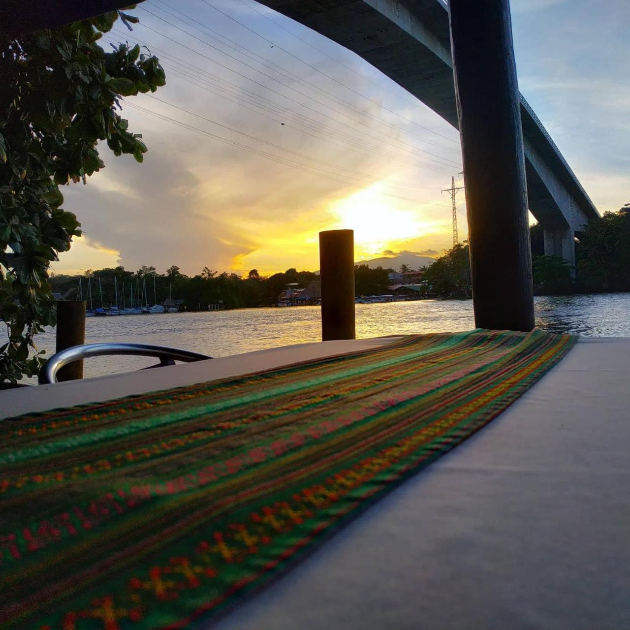 Hotel Y Restaurante Backpackers Rio Dulce Town Exteriér fotografie