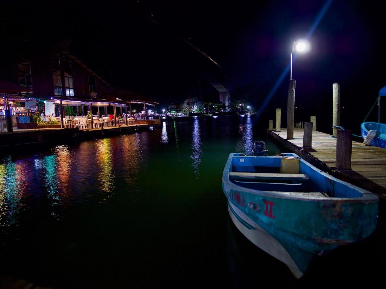 Hotel Y Restaurante Backpackers Rio Dulce Town Exteriér fotografie